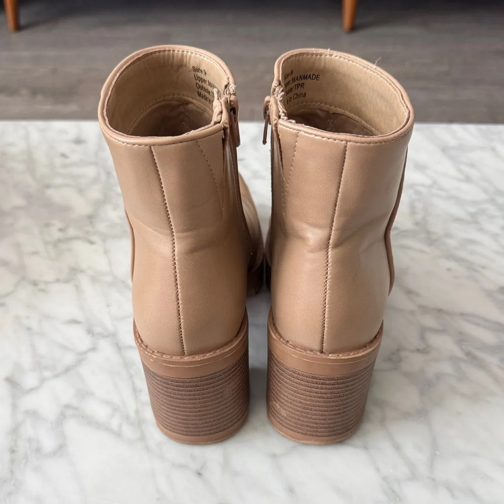 🌼NEW YORK & COMPANY🌼 Tan Alex Booties, Size 9